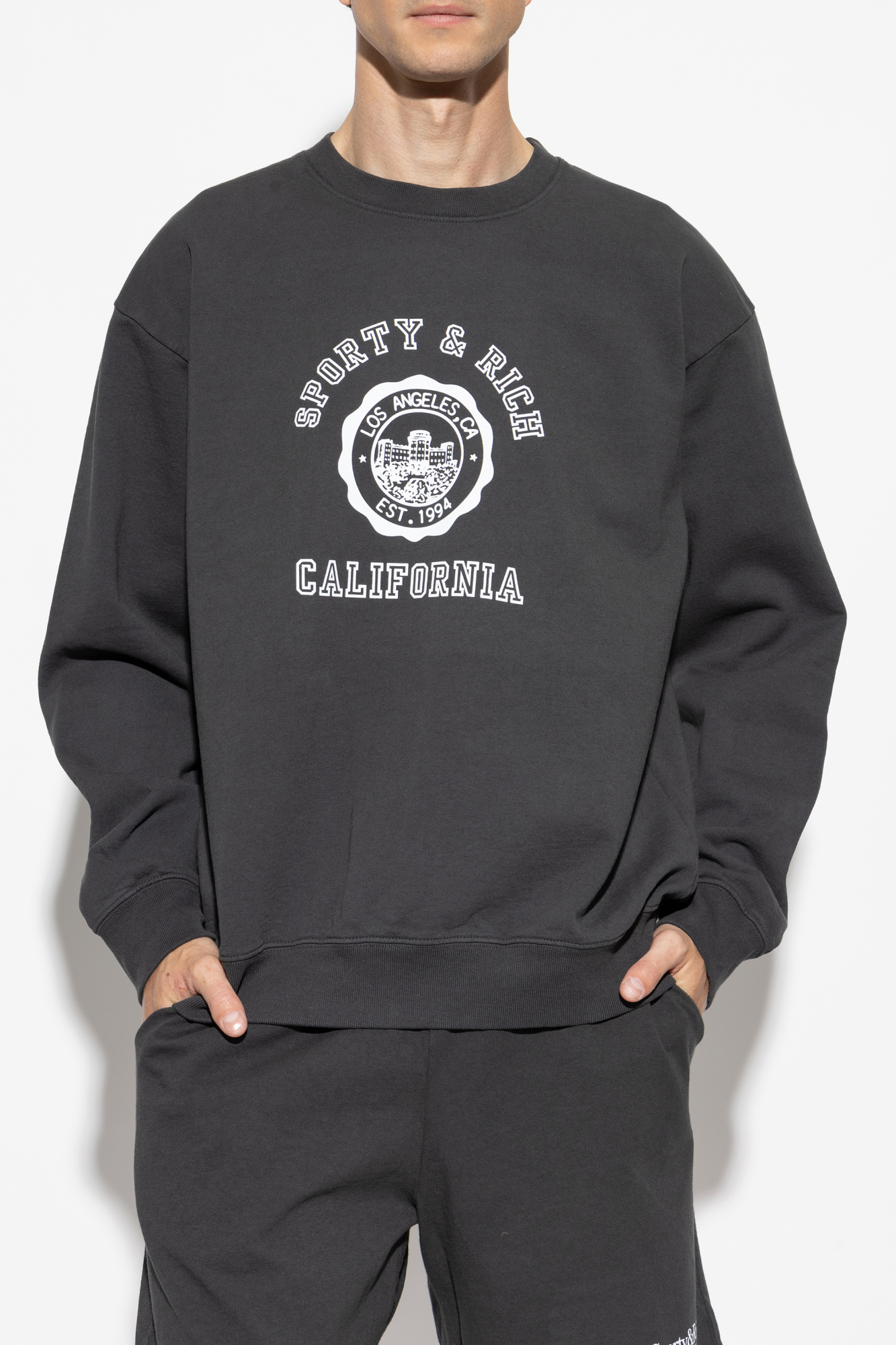 Sporty&Rich｜ (California Emblem Crewneck - Faded Black CALIFORNIAEMBLEMCREWNECKFADEDB